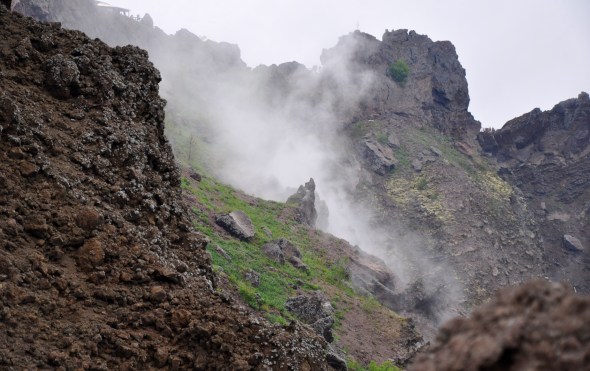 Vesuvius won't let you forget it's still active