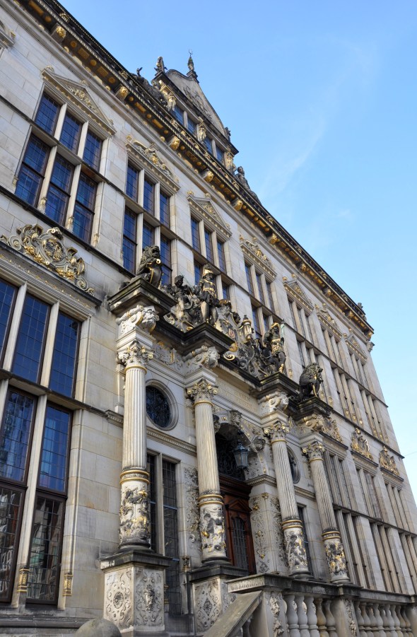 Close up of the Schutting, opposite the Rathaus