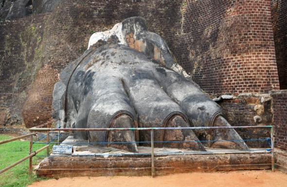 One of the paws at marking the start of the final metal staircase