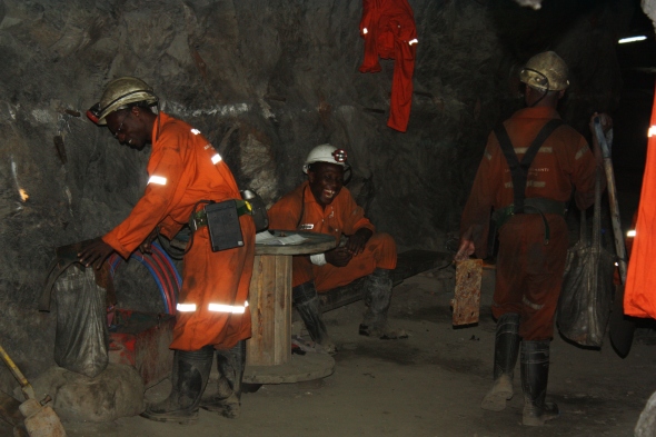 6-miners-at-shift-change